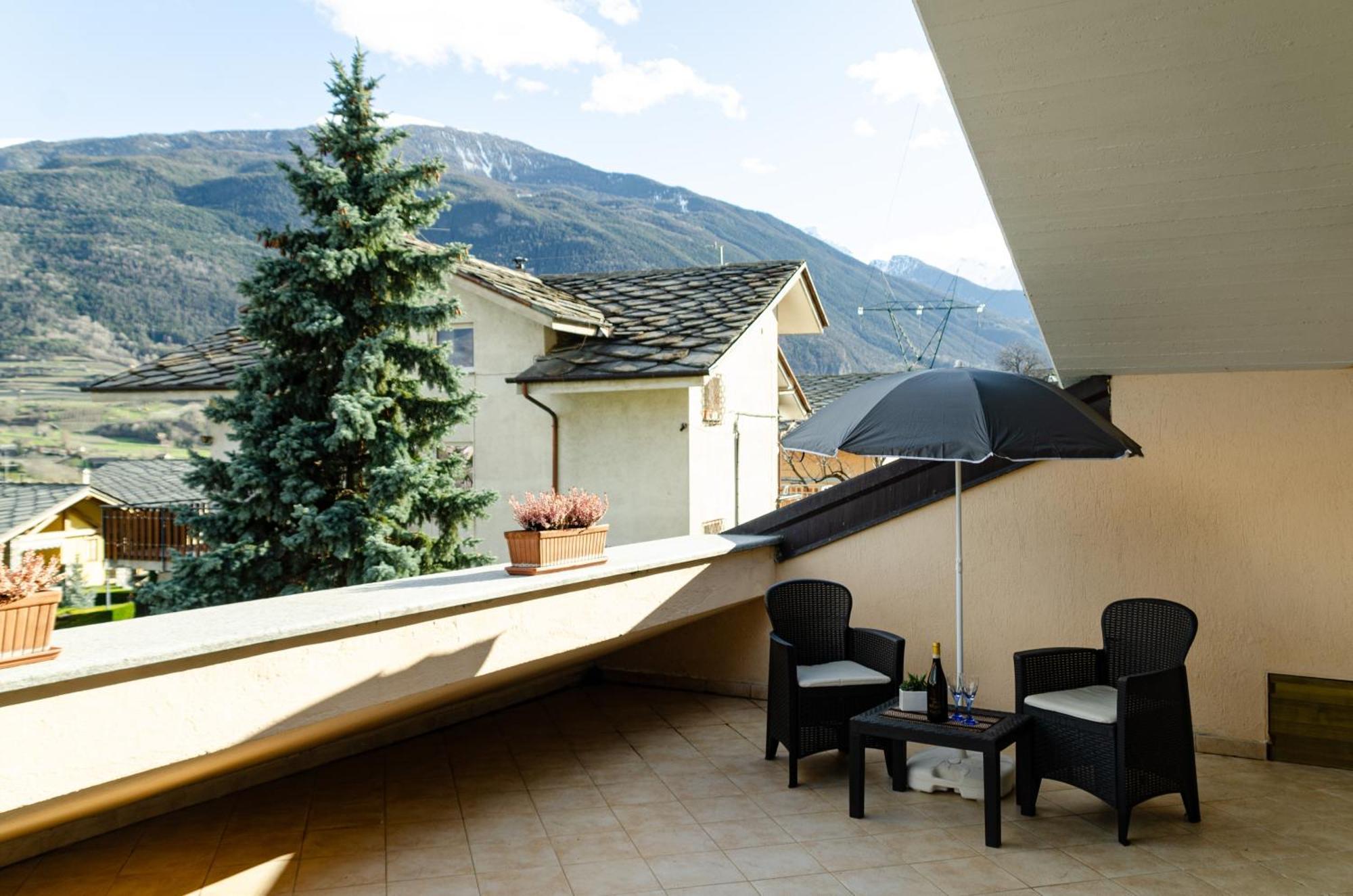 Sarre Skyline Apartment - Relax In Valle D'Αόστα Εξωτερικό φωτογραφία
